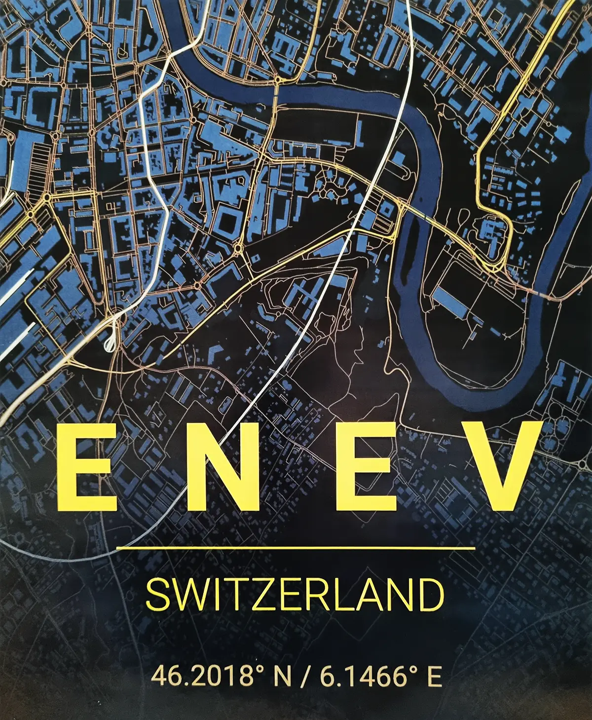 Poster en intérieur 2 – Format : Vertical 80x120 cm - Support : Papier couché blanc mat 150g - Impression : Quadri recto couleurs