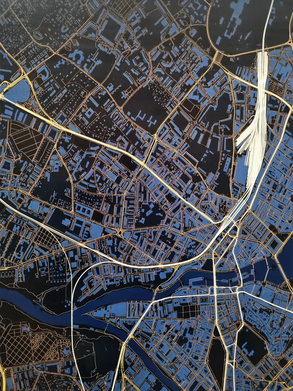 Poster en intérieur 4 – Format : Vertical 80x120 cm - Support : Papier couché blanc mat 150g - Impression : Quadri recto couleurs